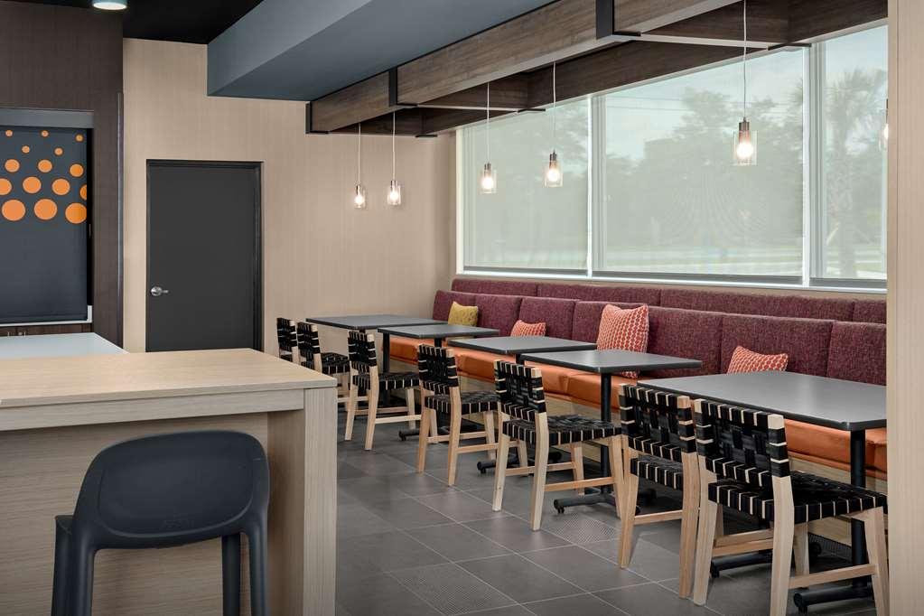 Tru By Hilton Jacksonville Airport I-95 Restaurant photo